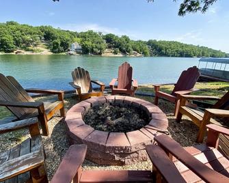 Kindra's Lake House Boating Fishing Golf Mountain Biking Weddings Museum hiking - Bella Vista - Patio