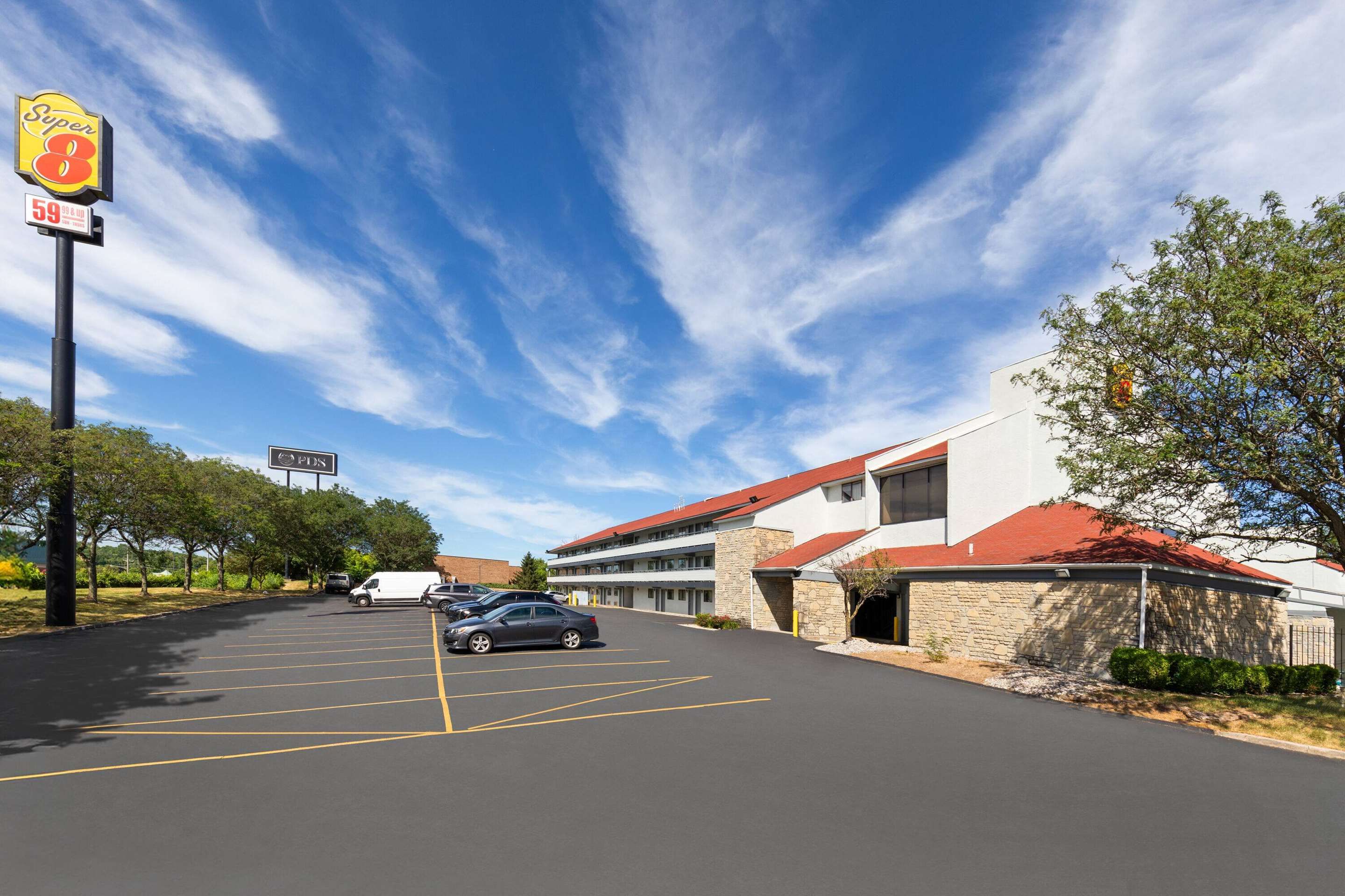 Super 8 by Wyndham Fort Mitchell Cincinnati Area - Fort Mitchell - Edificio