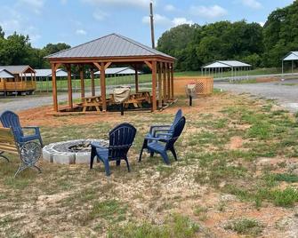 Chatterbait Cabin - Scottsboro - Patio