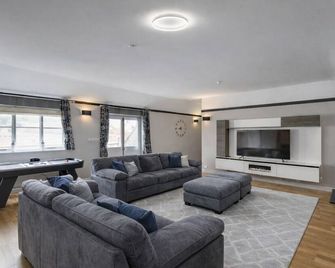The Green House Hotel Cromer Sleeps 20 - Thorpe Market - Living room