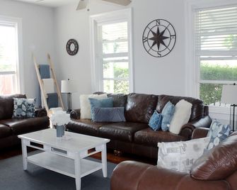 Casita by the Lake. Lake Pepin Home & Sauna Retreat! - Lake City - Living room