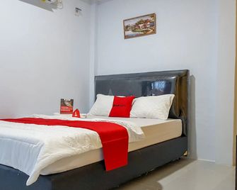 RedDoorz Near Rsud Kota Luwuk - Luwuk - Quarto