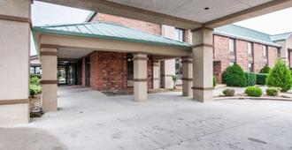 Quality Inn & Suites North - Springfield