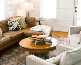 Lewis Catherine House - Afton - Living room