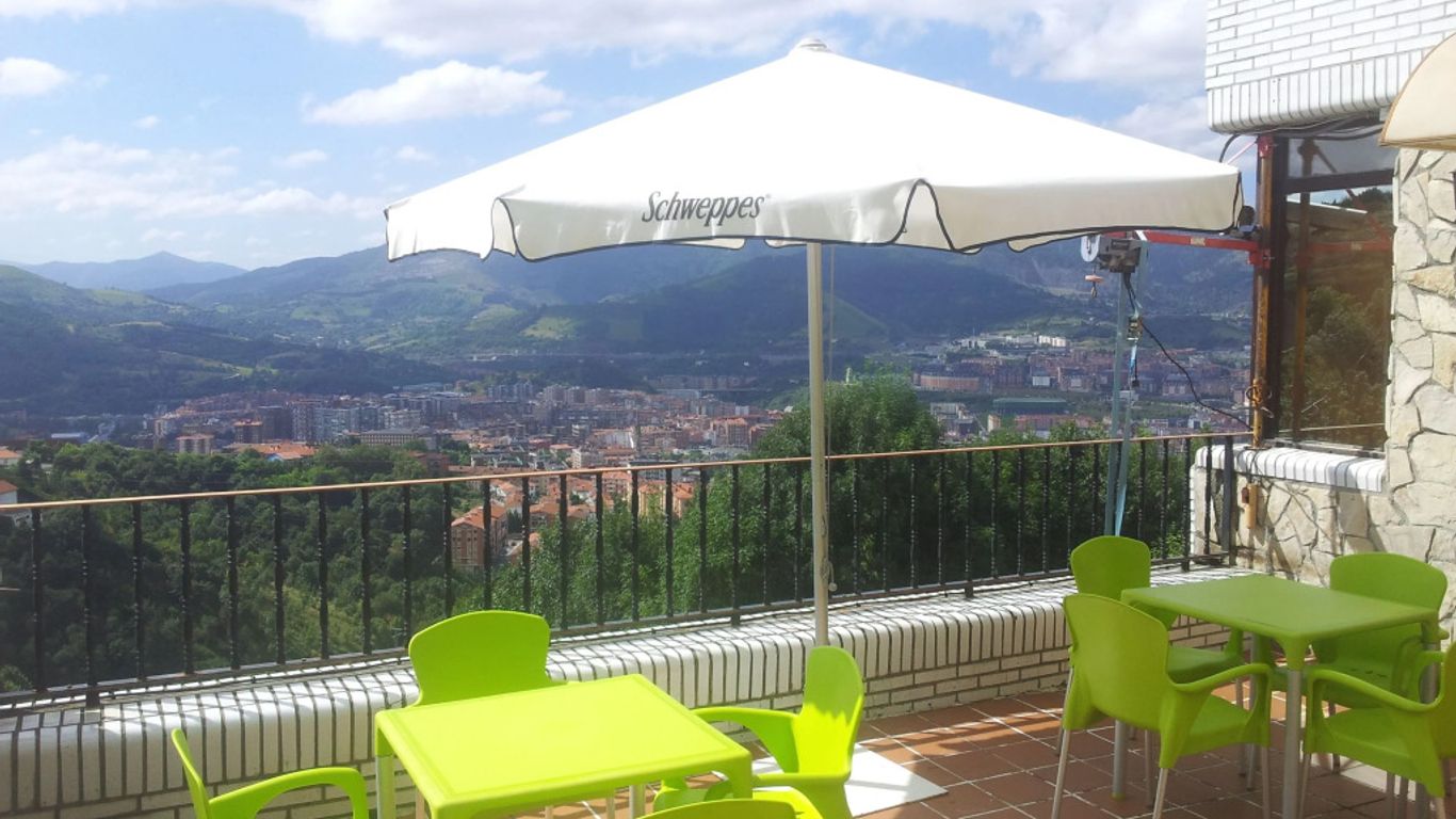 Hotel Artxanda Bilbao, Parking Gratuito en el Exterior Junto al Hotel