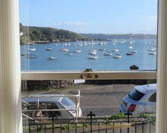 THE WHEEL,Harbour view apartment for two - private front entrance and patio - Moffat - Balkon