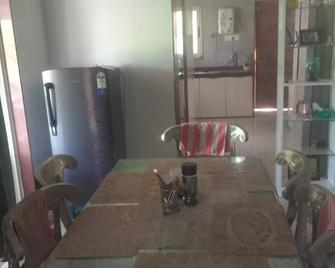 Aaranya Bliss - Gandhinagar - Salle à manger