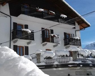 Roseg - Chiesa In Valmalenco - Edificio