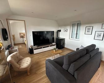 Charming little house in the countryside, 15 minutes from the D-Day landing beaches. - Carentan-les-Marais - Living room