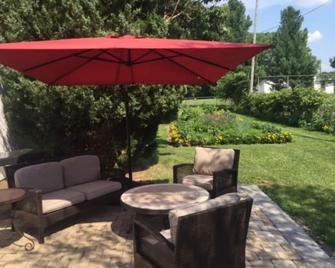 Oak Lane Cottage, Country Setting On Wine Route, Easy Access To Notl - St. Catharines - Patio