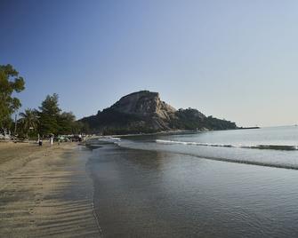 The Bihai Hua Hin - הוא הין - חוף