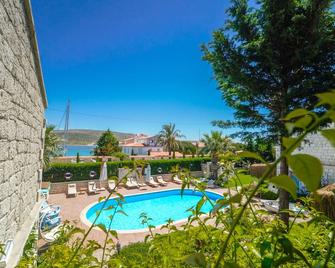 Alacati Marina Palace - Alacati - Pool