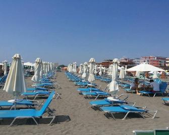Hotel Athina - Velipojë - Strand
