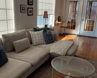 Cozy Family & Pet-Friendly Cottage | Sleeps 7 | Bay of Fundy, NS - Parrsboro - Huiskamer