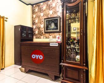 OYO 2165 Alyah Guest House Syariah - Ambon - Rezeption