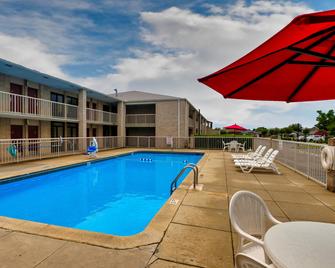 Red Roof Inn Gadsden - Gadsden - Pool
