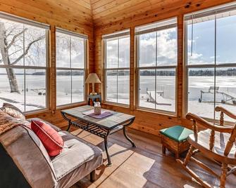 Montello Cabin on Buffalo Lake with Dock and Fire Pit! - Montello - Living room