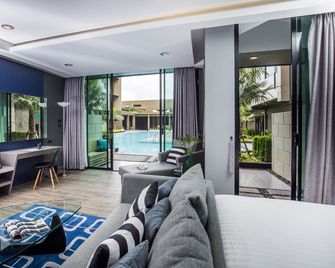 The Crystal Hotel Buriram - בורי רם