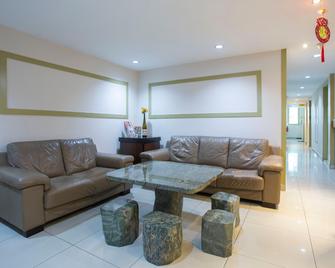 New Eastern Hotel - Kuala Lumpur - Living room