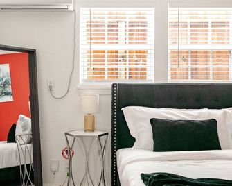 New Montrose Gem! Central To Museum District & Downtown Houston - Houston