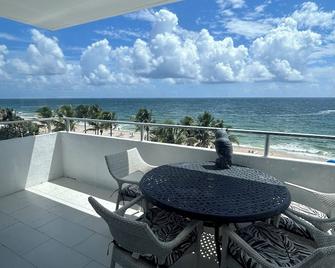 Ocean Manor Apartments - Fort Lauderdale - Balcón