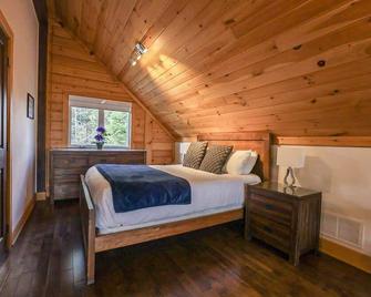 Edge of Lake Walfred - Spa - Chinook Club Walfred - Sainte-Marguerite-du-Lac-Masson - Bedroom