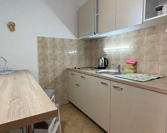 Hana apartment Ohrid - Ohrid - Keittiö