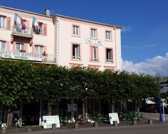 Hôtel des XII Apôtres & de la Clé des Champs - Contrexéville - Gebäude