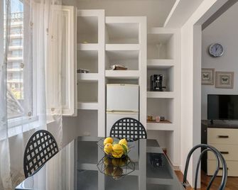 Izzhome Sonnino - Cagliari - Eetruimte