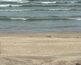 Beach Access - 2-bedroom cottage in beautiful Oak Pointe, Caseville - Caseville - Beach