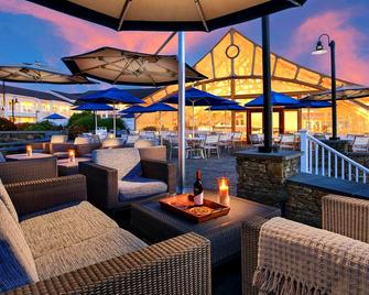 Hyannis Harbor Hotel - Hyannis - Building