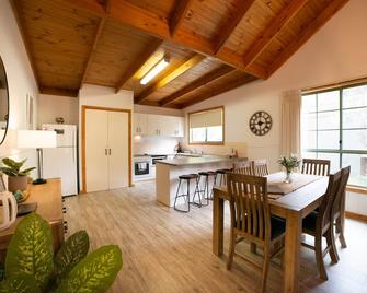 Country Lane Cottage - Halls Gap - Dining room