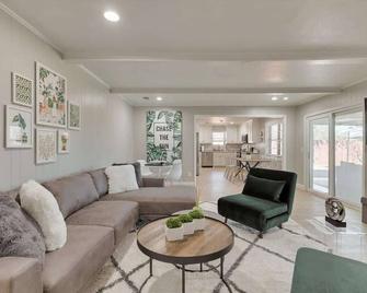 Beautiful Modern Home Pool for Groups and Families - Plano