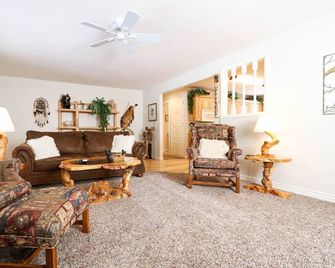 South Fork Cabin - West Yellowstone - Living room