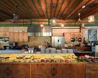 جراند إيليت كيف سويتس - غورمي - بوفيه