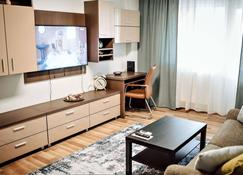 Adrian Home Mega 2 rooms apartment - Ploieşti - Sala de estar