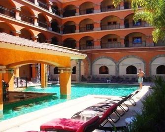 Marina Park Plaza Huatulco Condohotel - La Crucecita - Piscina