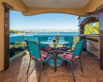 Apartments Weiss - Vir - Balkon