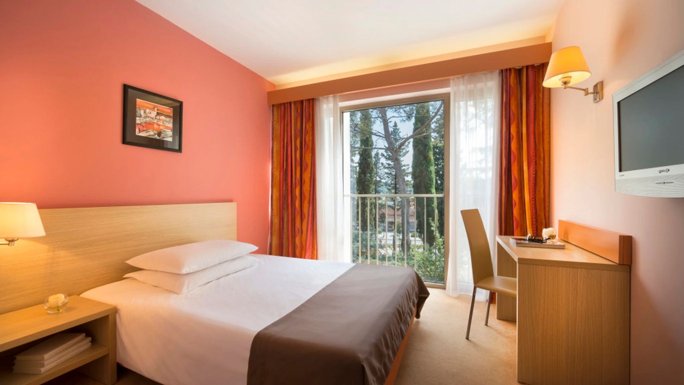 ريميسينز هوتل لوكيجا