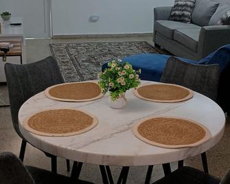 Charming 1-bedroom apartment with WiFi and AC in Aguas Buenas - Aguas Buenas - Comedor