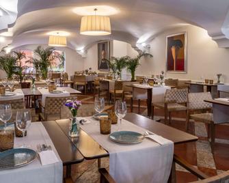 NH Collection Cáceres Palacio de Oquendo - קסרס - מסעדה