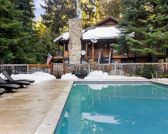 LOGE Alta Crystal - Enumclaw - Piscina