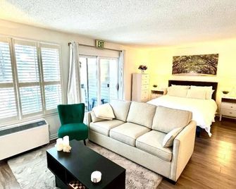 Mountainside Studio Bliss Pool, Hot Tubs, At the Mountain - The Blue Mountains - Bedroom