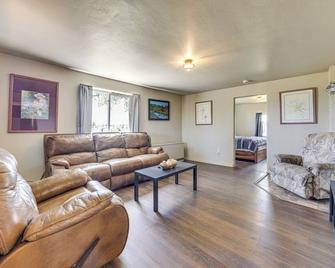 Secluded Stay Serene Farmhouse In Trinid - Trinidad - Huiskamer