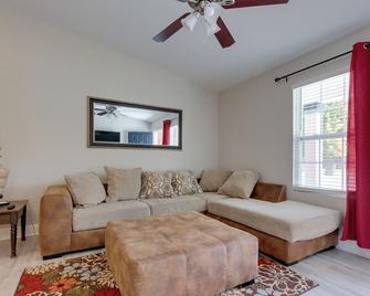 Dog-Friendly Pensacola Duplex about 7 Mi to Downtown - Pensacola