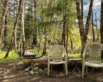 Mt Rainier Little Green Cabin On Big Creek! - אשפורד - פטיו