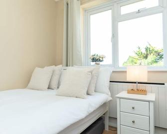 Open Mind Property - Studio For Four - Bournemouth - Sypialnia