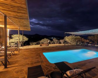 Windhoek Game Camp - Windhoek
