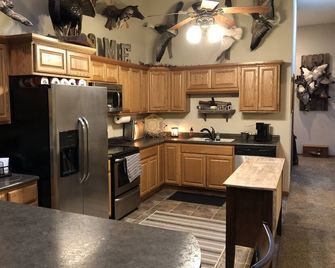 Outdoorsman Paradise- 1/2 mile from Lake Oahe - Pierre - Kuchyň