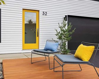 Spacious 3BR Hanover Apartment — Walk to Dartmouth - Hanover - Patio